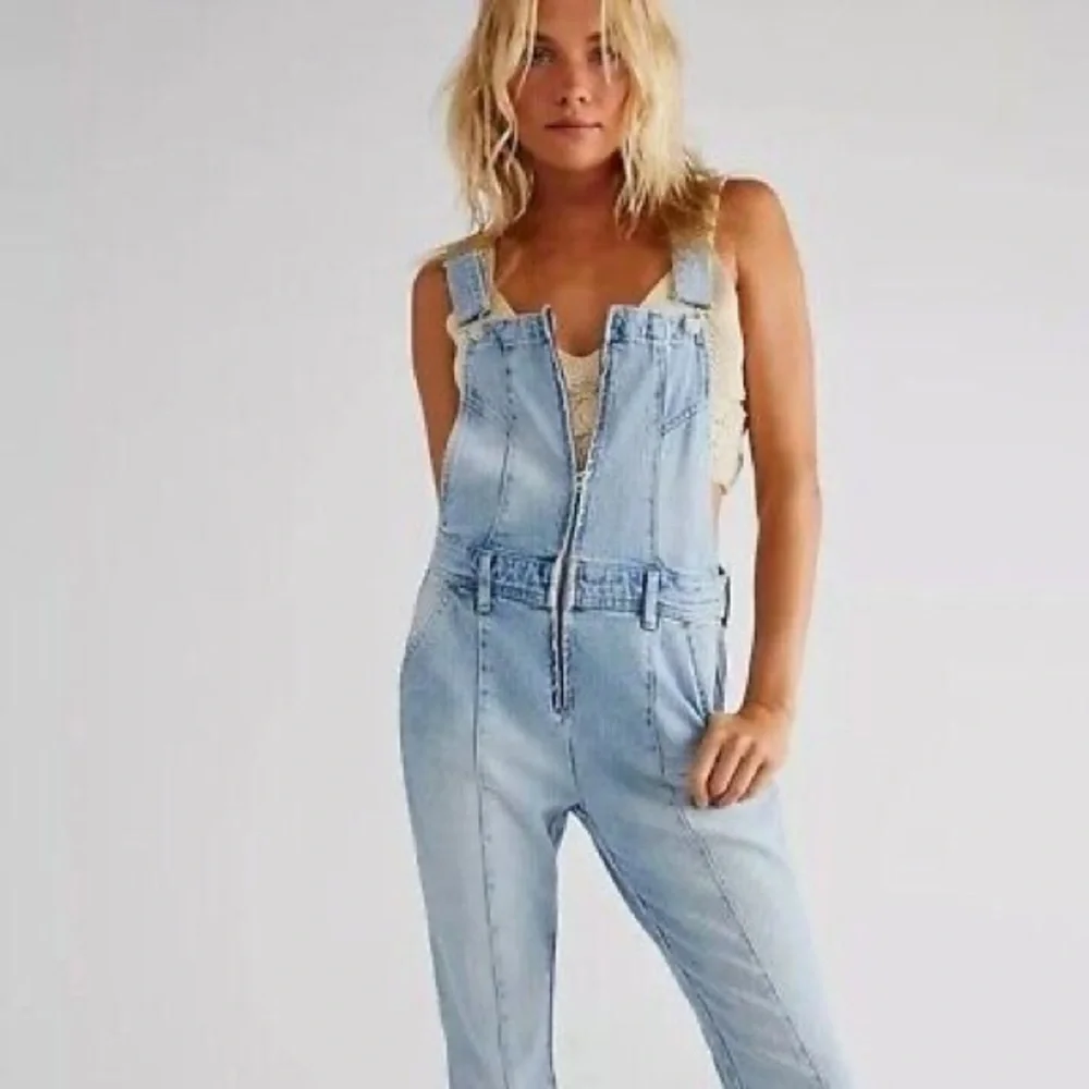 Free People We The Free Camilla‎ Overall Slim Bootcut Fit Light Wash Size Small